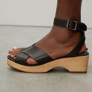 Everlane the Clog Sandal in Black Leather and Natural Wood Size 7.5